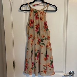 Women’s Dress. Size Medium.